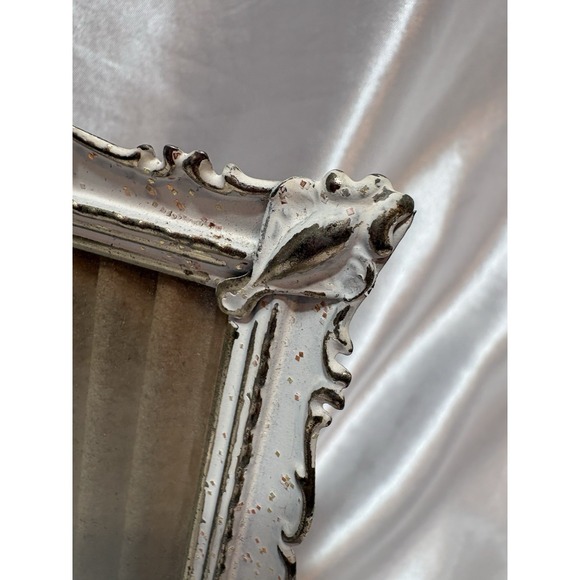 Vtg MCM Hollywood Regency Ornate Metal Picture Art Frame 5" X 7" White Gold - Picture 2 of 8